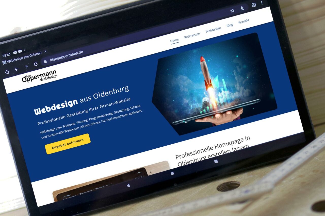 Tablet zeigt Homepage von Webdesigner aus Oldenburg